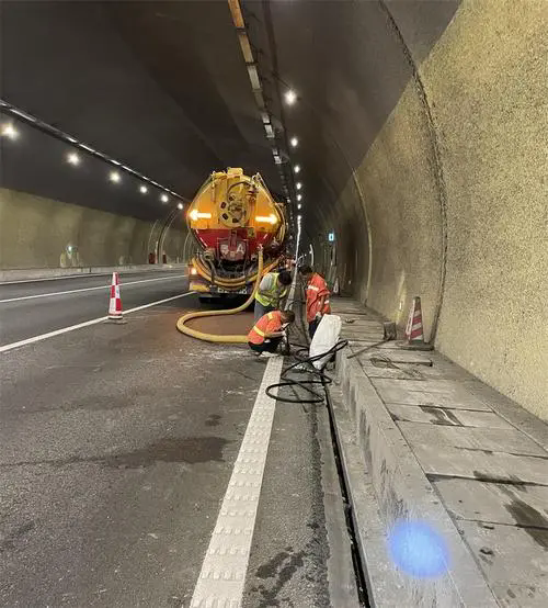 伊春隧道排水渠清淤